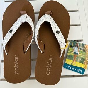 Women’s COBIAN Braided Bounce White Sandals / Flip flops Size 6 NEW NWT